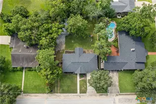 305 W Division St, Edna, TX 77957 - Photo 40