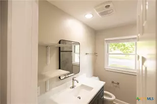 22 Steele St, Lampasas, TX 76550 - Photo 8