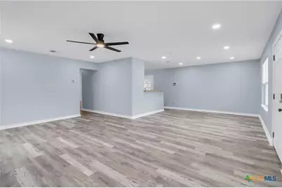 1037 N Guadalupe Street, Seguin, TX 78155 - Photo 8