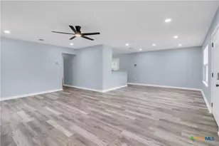 1037 N Guadalupe St, Seguin, TX 78155 - Photo 8