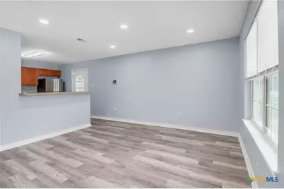 1037 N Guadalupe Street, Seguin, TX 78155 - Photo 10