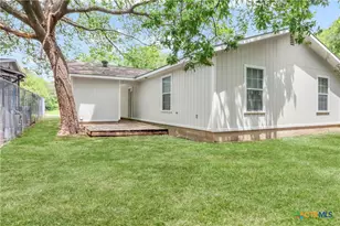 1037 N Guadalupe St, Seguin, TX 78155 - Photo 18
