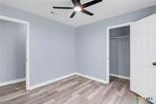 1037 N Guadalupe St, Seguin, TX 78155 - Photo 12