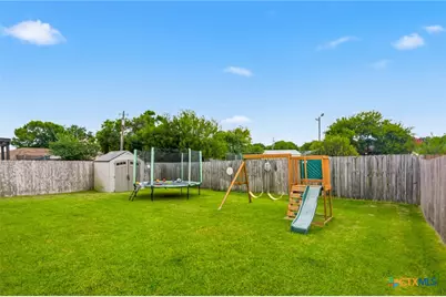 121 Nantucket Avenue, Victoria, TX 77904 - Photo 22
