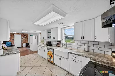 6072 County Road 122, Hallettsville, TX 77964 - Photo 22