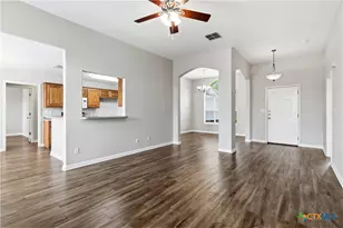 521 Woodlake Dr, Mcqueeney, TX 78123 - Photo 4
