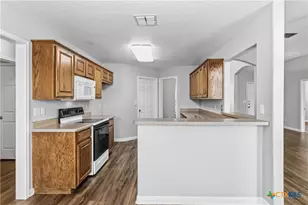 521 Woodlake Dr, Mcqueeney, TX 78123 - Photo 12