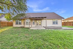 1125 Iris Crescent, Floresville, TX 78114 - Photo 28
