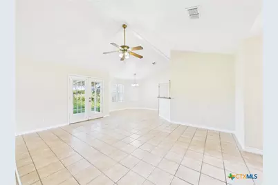 1125 Iris Crescent, Floresville, TX 78114 - Photo 6