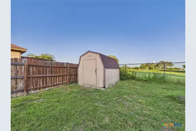 1125 Iris Crescent, Floresville, TX 78114 - Photo 32