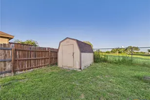 1125 Iris Crescent, Floresville, TX 78114 - Photo 32