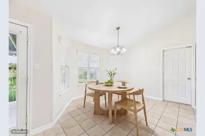 1125 Iris Crescent, Floresville, TX 78114 - Photo 10
