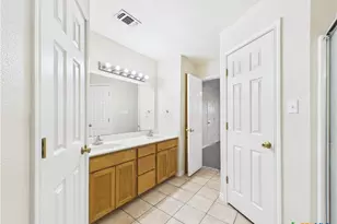 1125 Iris Crescent, Floresville, TX 78114 - Photo 24
