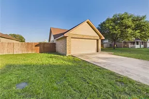 1125 Iris Crescent, Floresville, TX 78114 - Photo 2