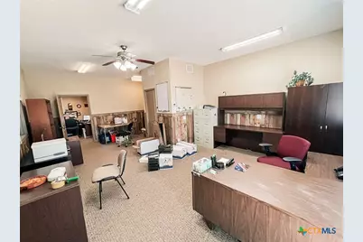 504 E Warren Avenue, Victoria, TX 77901 - Photo 2
