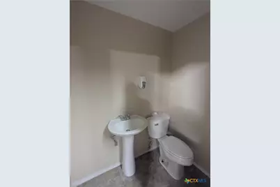 504 E Warren Avenue, Victoria, TX 77901 - Photo 8