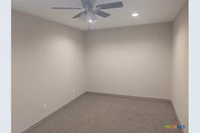504 E Warren Avenue, Victoria, TX 77901 - Photo 6