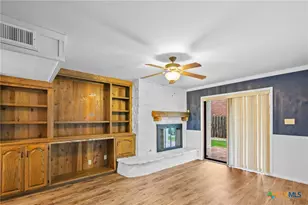 213 Tracy Ln, Victoria, TX 77904 - Photo 6