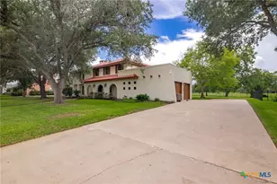 213 Tracy Ln, Victoria, TX 77904 - Photo 2