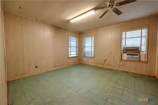 200 Young St, Hallettsville, TX 77964 - Photo 18