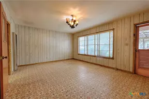 200 Young St, Hallettsville, TX 77964 - Photo 4