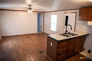 102 Harrison St, Victoria, TX 77904 - Photo 2