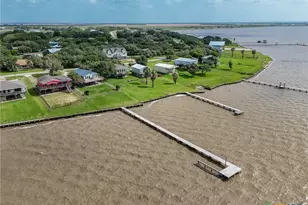 2116 W Bayshore Dr, Palacios, TX 77465 - Photo 4