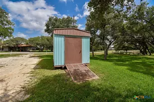 2116 W Bayshore Dr, Palacios, TX 77465 - Photo 8