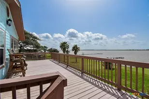 2116 W Bayshore Dr, Palacios, TX 77465 - Photo 10