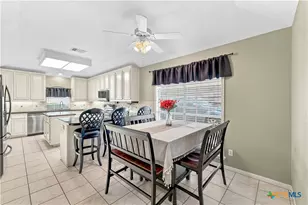 412 Cherrystone Cir, Victoria, TX 77904 - Photo 10