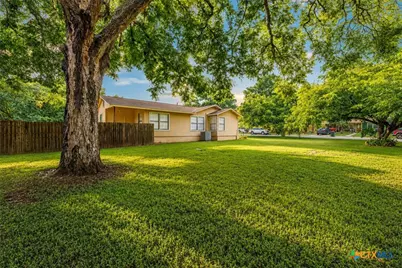 140 Hillcrest Drive, Luling, TX 78648 - Photo 2