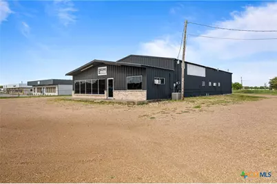2507 West Loop, El Campo, TX 77437 - Photo 2