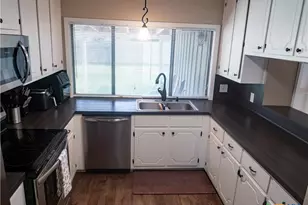 213 Taos Dr, Victoria, TX 77904 - Photo 8