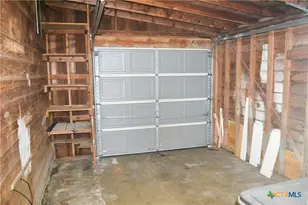2004 Navidad St, Victoria, TX 77901 - Photo 4