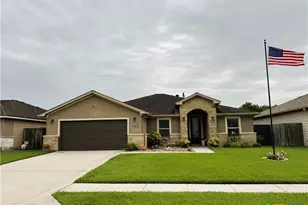 207 Secretariat Dr, Victoria, TX 77901 - Photo 2
