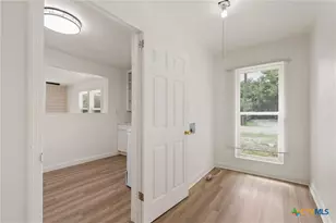 401 S Kings Trail, Little River Academy, TX 76554 - Photo 8