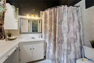 723 St James St, Gonzales, TX 78629 - Photo 20