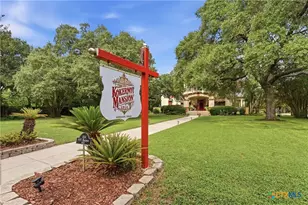 723 St James St, Gonzales, TX 78629 - Photo 1