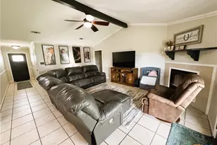 216 Sparrow Ln, Victoria, TX 77905 - Photo 12