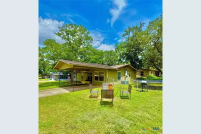 203 W Koether Street, Shiner, TX 77984 - Photo 2