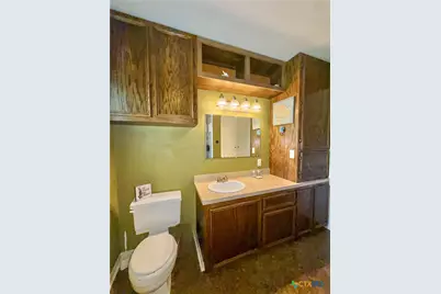 203 W Koether Street, Shiner, TX 77984 - Photo 28