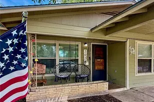 203 W Koether St, Shiner, TX 77984 - Photo 6