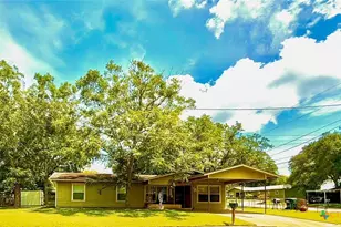 203 W Koether St, Shiner, TX 77984 - Photo 1