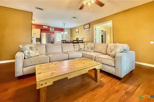 203 W Koether St, Shiner, TX 77984 - Photo 8