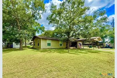 203 W Koether Street, Shiner, TX 77984 - Photo 4