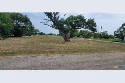 509 W Houston Avenue, Seadrift, TX 77983 - Photo 2