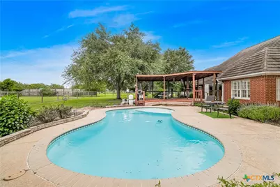 80 Hunters Way, Victoria, TX 77904 - Photo 2