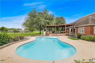 80 Hunters Way, Victoria, TX 77904 - Photo 2