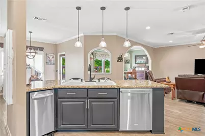 80 Hunters Way, Victoria, TX 77904 - Photo 6