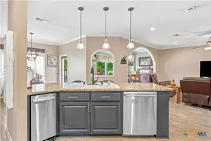 80 Hunters Way, Victoria, TX 77904 - Photo 6